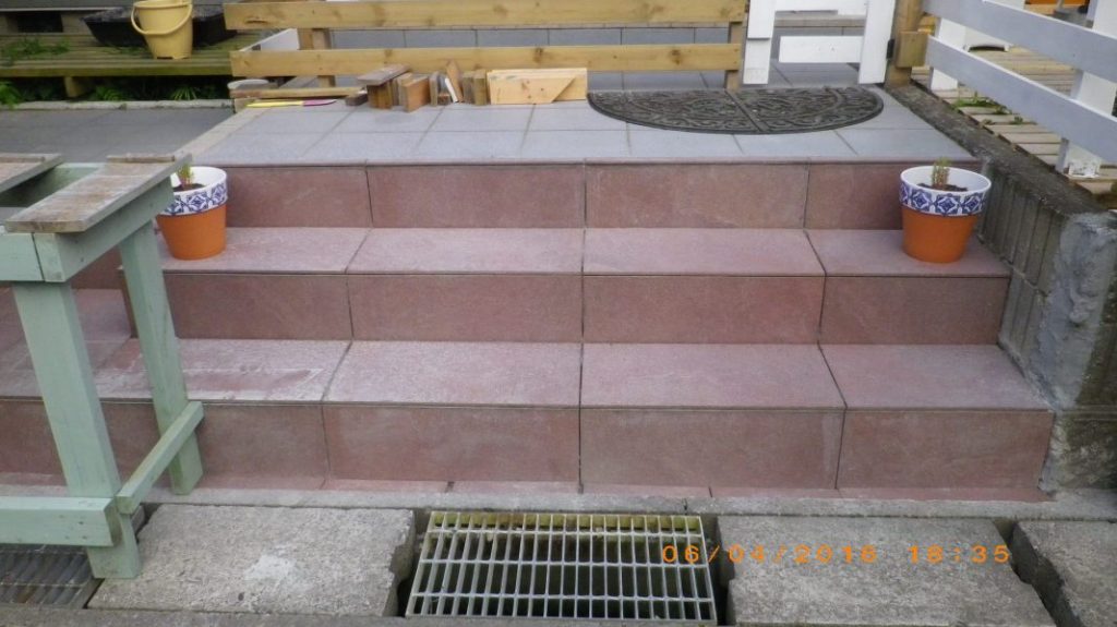 恐怖　デッキの屋根張り　１