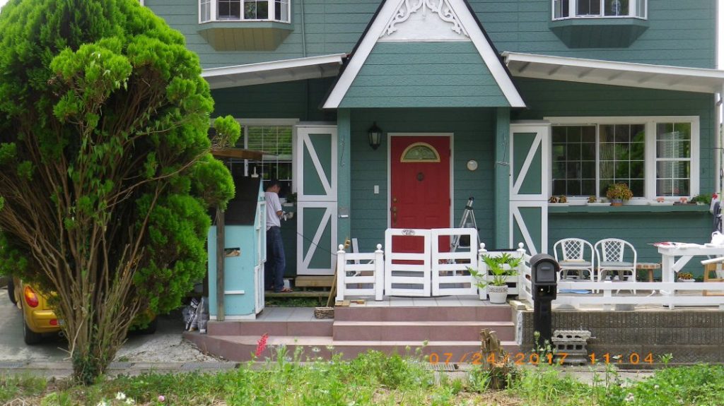 家の正面がやっとシンメトリー